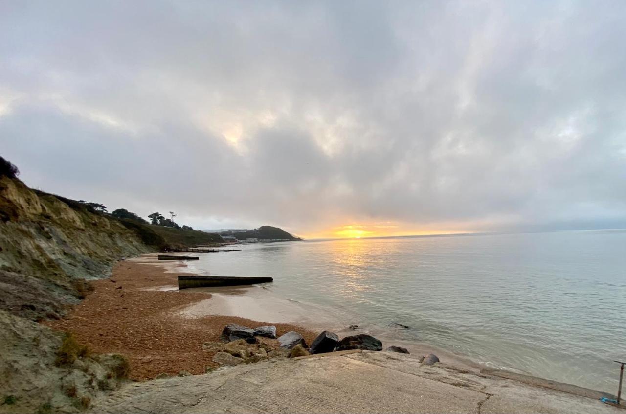 Seaview Self-Catering Coastal Bungalow In Rural West Wight 淡水 外观 照片