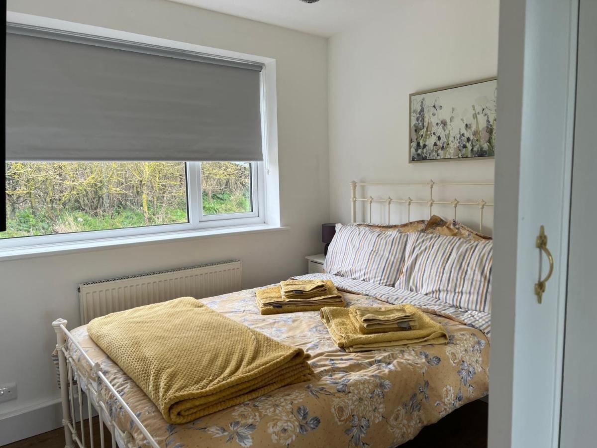 Seaview Self-Catering Coastal Bungalow In Rural West Wight 淡水 外观 照片