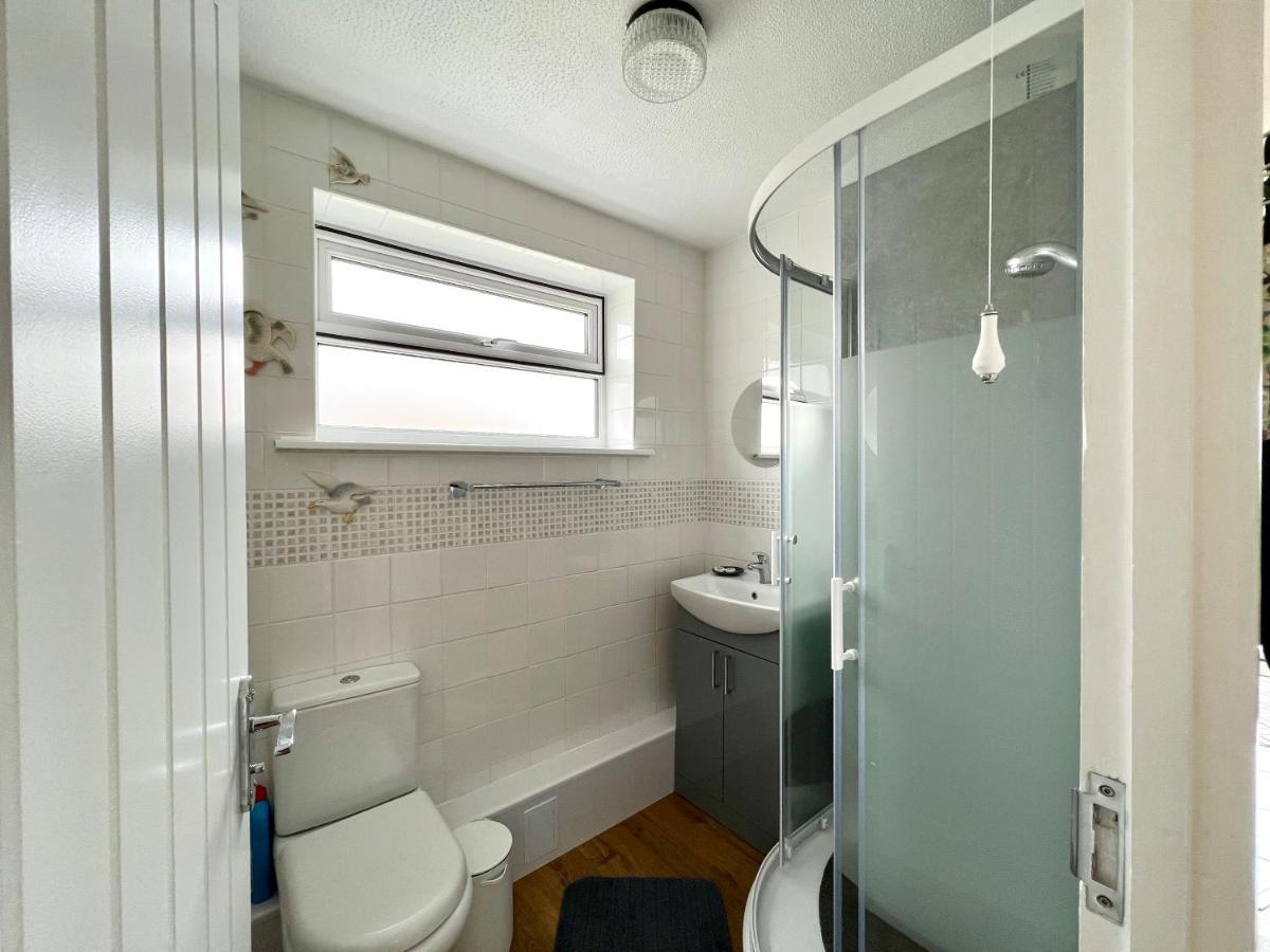 Seaview Self-Catering Coastal Bungalow In Rural West Wight 淡水 外观 照片